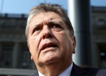 Ex-presidente do Peru morre após dar tiro na cabeça ao ser preso