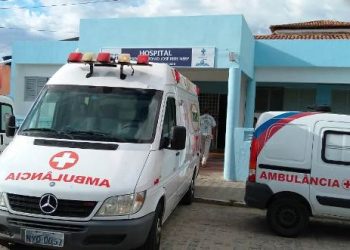 Caminhão tomba na BA 416 e deixa dois feridos em São Domingos