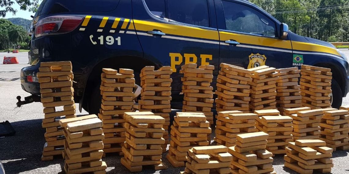 RJ – PRF prende casal com meia tonelada de maconha na Via Dutra