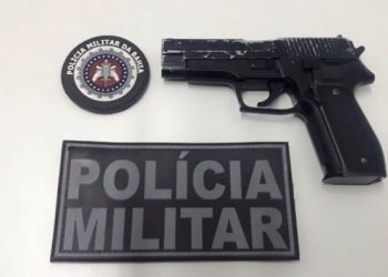 Menor portando simulacro de pistola é apreendido em escola de Coité