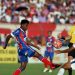 Bahia da capital volta a marcar nos acréscimos e se livra da derrota para o xará de Feira