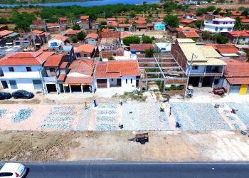 Recursos próprios: Prefeitura de Santaluz investe mais de R$ 1 milhão em calçamento e rede de esgoto em um só bairro