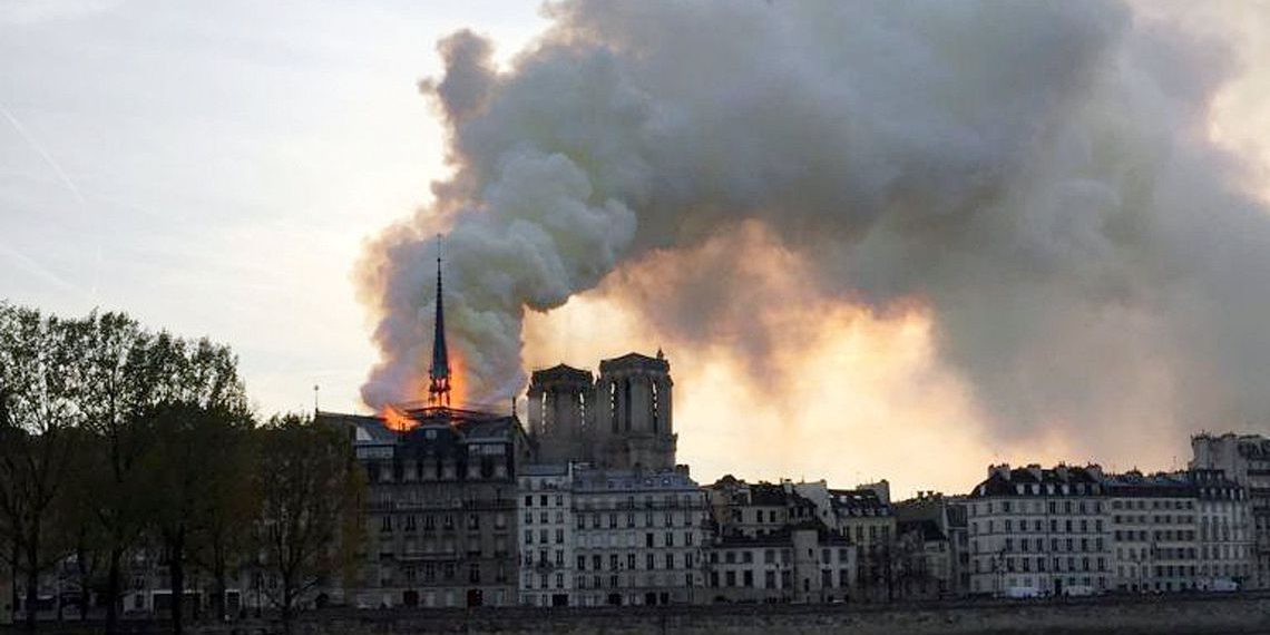 Incêndio atinge Catedral de Notre-Dame em Paris