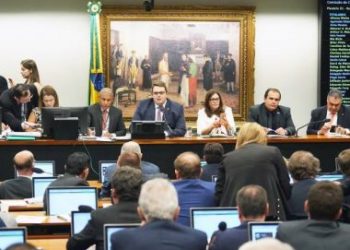 Três baianos votam a favor e um contra reforma da Previdência na CCJ