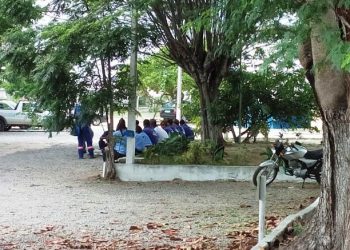 Funcionários de empresa terceirizada da Embasa paralisam atividades em Coité