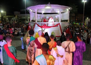 Celebração, encenação da Paixão e procissão do Senhor Morto marcaram as atividades da sexta-feira santa em Coité