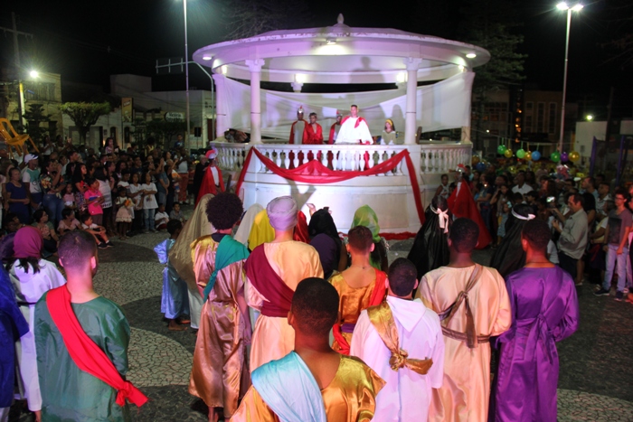 Celebração, encenação da Paixão e procissão do Senhor Morto marcaram as atividades da sexta-feira santa em Coité