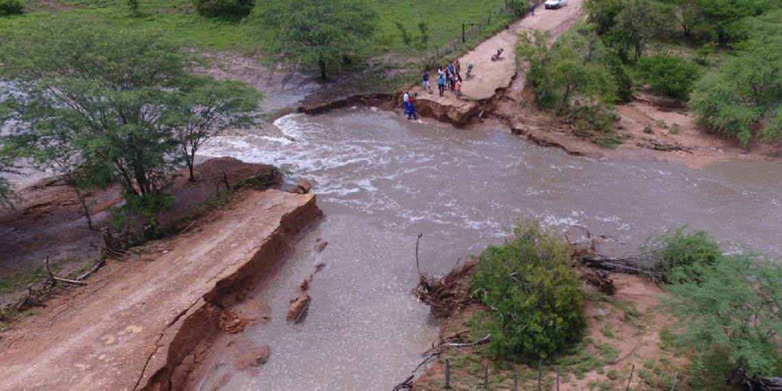 Filadélfia: ponte é arrastada em temporal e homem morre ao tentar atravessar riacho