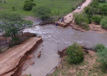 Filadélfia: ponte é arrastada em temporal e homem morre ao tentar atravessar riacho