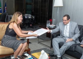 MP apresenta a presidente da AL-BA projetos de lei para redistribuição de Promotorias de Justiça