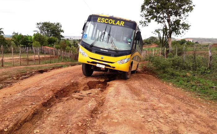 Sátiro Dias – Mais de 800 alunos estão sem aulas após chuvas destruírem estradas