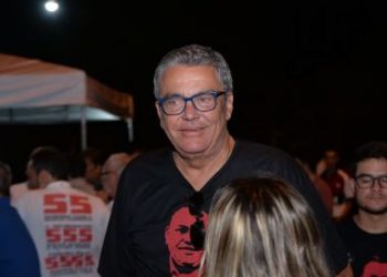 Paulo Carneiro vence no primeiro turno e volta a presidir o Vitória