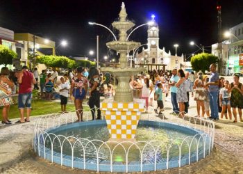 Valente: prefeito Marcos Adriano entrega Praça da Matriz revitalizada