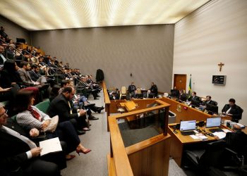 STJ reduz pena de Lula de 12 para 8 anos de prisão no caso do triplex