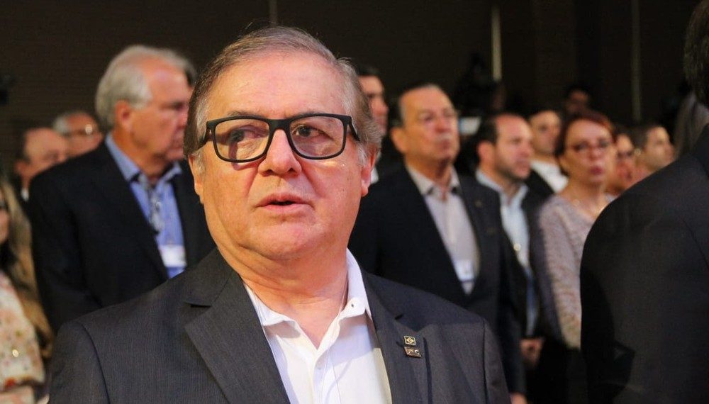 Bolsonaro anuncia demissão de Vélez e diz que Abraham Weintraub será o novo ministro da Educação