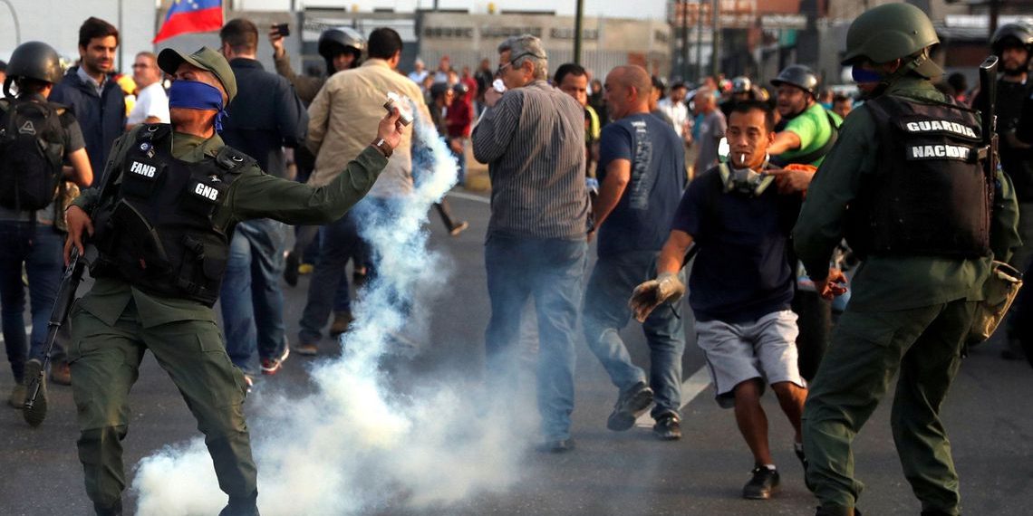 Venezuela: Guaidó afirma ter apoio de militares para derrubar Maduro