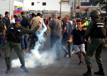 Venezuela: Guaidó afirma ter apoio de militares para derrubar Maduro