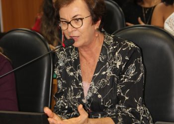 “Bolsonaro quer dificultar a aposentadoria e envenenar o povo”, diz deputada sobre liberação de mais 31 agrotóxicos