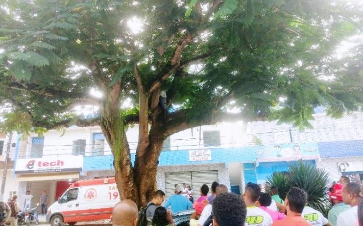 Cruz das Almas – Policial militar convence homem a desistir de cometer suicídio