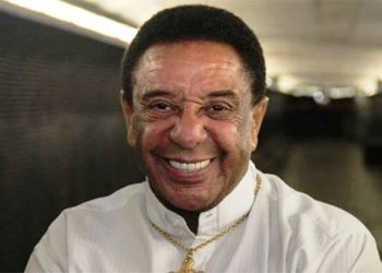 Agnaldo Timóteo sai do coma induzido e já respira sem ajuda de aparelhos