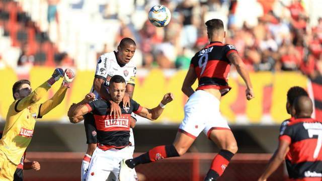 Série B – Vitória sai na frente, mas Atlético-GO marca de pênalti e empata