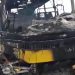 Ônibus escolar fica destruído após incêndio; estudantes escaparam por pouco