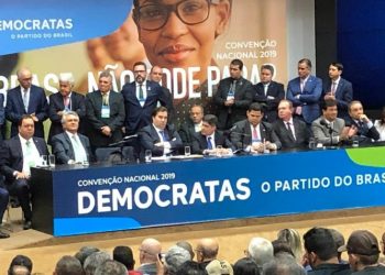 ACM Neto é reeleito presidente nacional do DEM