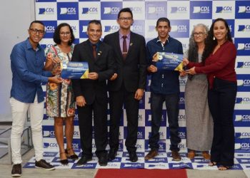 Coité – Sport & Cia e Criações Freitas recebem Destaque da CDL; diretor das duas empresas comemora e agradece