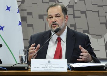 Acidente de carro na Itália mata embaixador do Brasil no Líbano