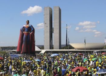 Atos em apoio ao governo ocorrem em diversas cidades do país