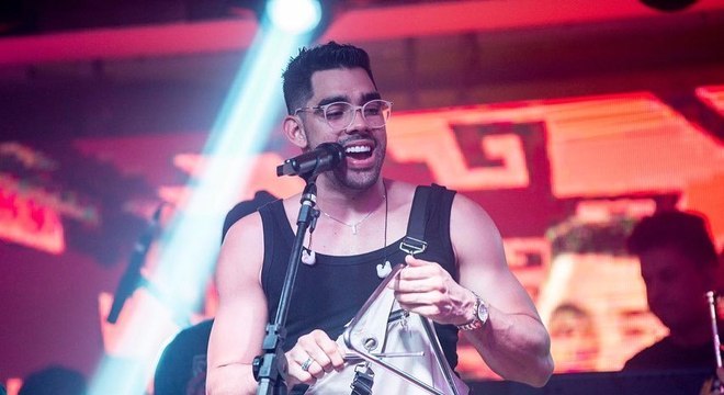 Avião que transportava cantor Gabriel Diniz cai em Sergipe