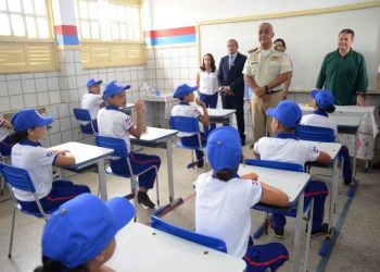 Mesmo sendo tema de discussão no PT, Governo implanta em Paripiranga mais uma escola com disciplina militar