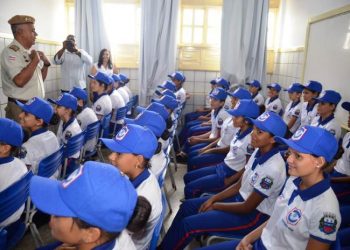 Mesmo sendo tema de discussão no PT, Governo implanta em Paripiranga mais uma escola com disciplina militar