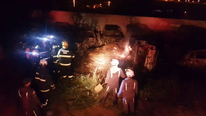 Incêndio atinge 17 carros em complexo policial de Vitória da Conquista