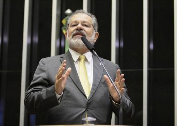“Ele deve no mínimo pedir perdão”, diz Nilo após deputado chamar Bahia de “lixo”