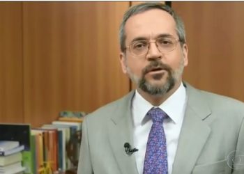 Ministro da Educação diz que vai retirar ‘recursos futuros’ das universidades e repassar a educação infantil