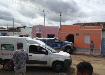 Iaçu – Mulher morre após ser atingida por viatura da polícia na porta de casa