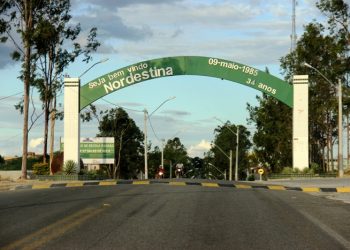 Nordestina – Prefeito Erivaldo mantém tradição e confecciona bolo gigante para marcar aniversário da cidade