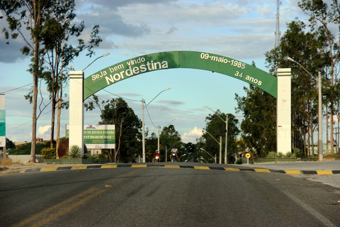 Nordestina – Prefeito Erivaldo mantém tradição e confecciona bolo gigante para marcar aniversário da cidade