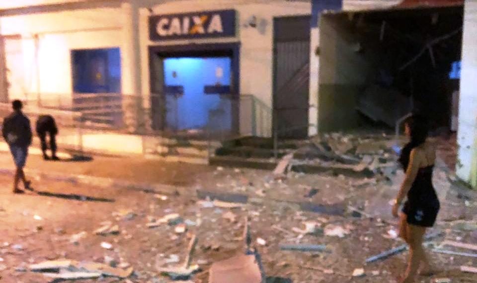 Agências bancárias são explodidas por quadrilha em Nova Soure