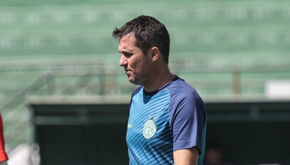 Vitória anuncia contratação de Osmar Loss