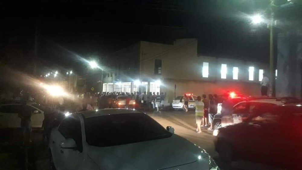 MG – Homem esfaqueia a ex, invade igreja e atira contra fiéis em Paracatu