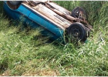 Motorista filma exato momento que seu carro é atingido por carreta e capota na BR 116