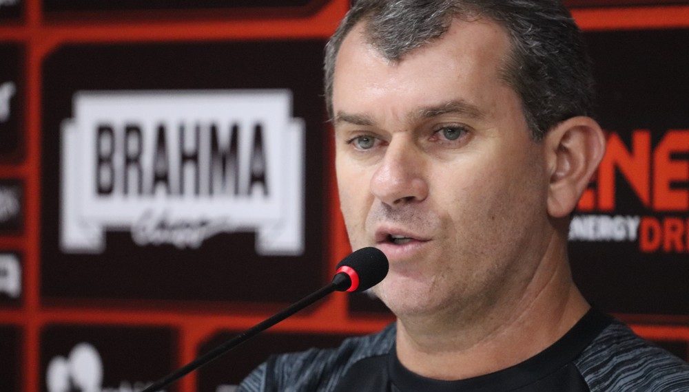 Vitória: Tencati indica que Felipe Garcia será titular e afirma que tem duas dúvidas para encarar o Guarani