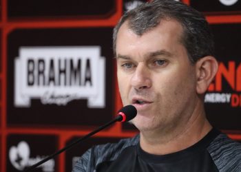 Vitória: Tencati indica que Felipe Garcia será titular e afirma que tem duas dúvidas para encarar o Guarani