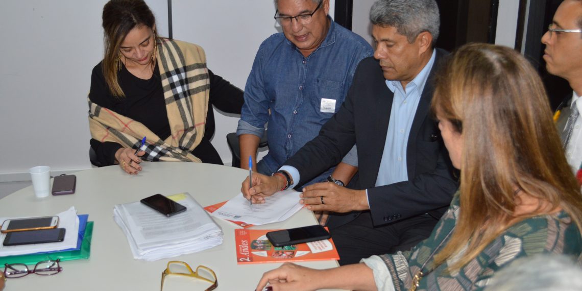 Estado e universidades assinam termo de compromisso para o fim da greve