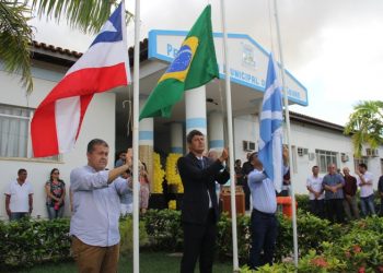 Atos cívicos e entrega de praças marcam aniversário de Nova Soure