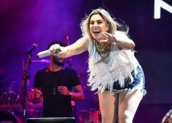 Avião da cantora Nayara Azevedo não decola em Porto Seguro e show foi adiado para amanhã