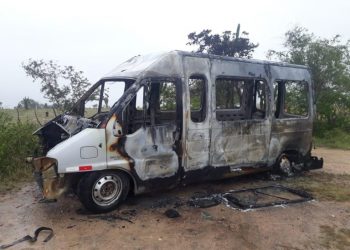 Veículo encontrado carbonizado na zona rural de Teofilândia