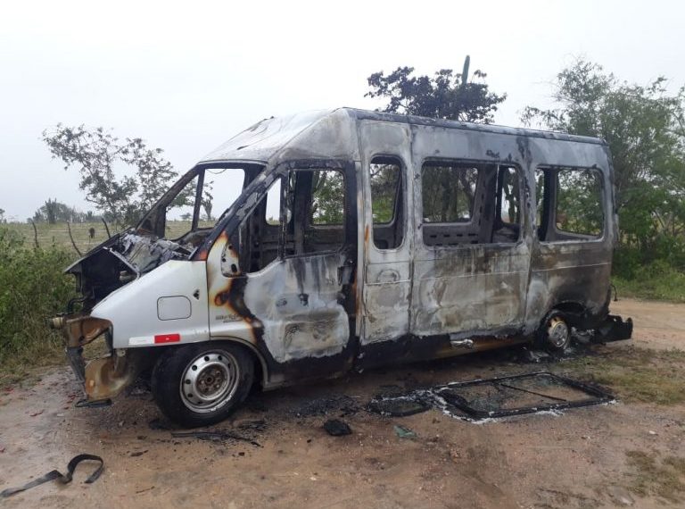 Veículo encontrado carbonizado na zona rural de Teofilândia